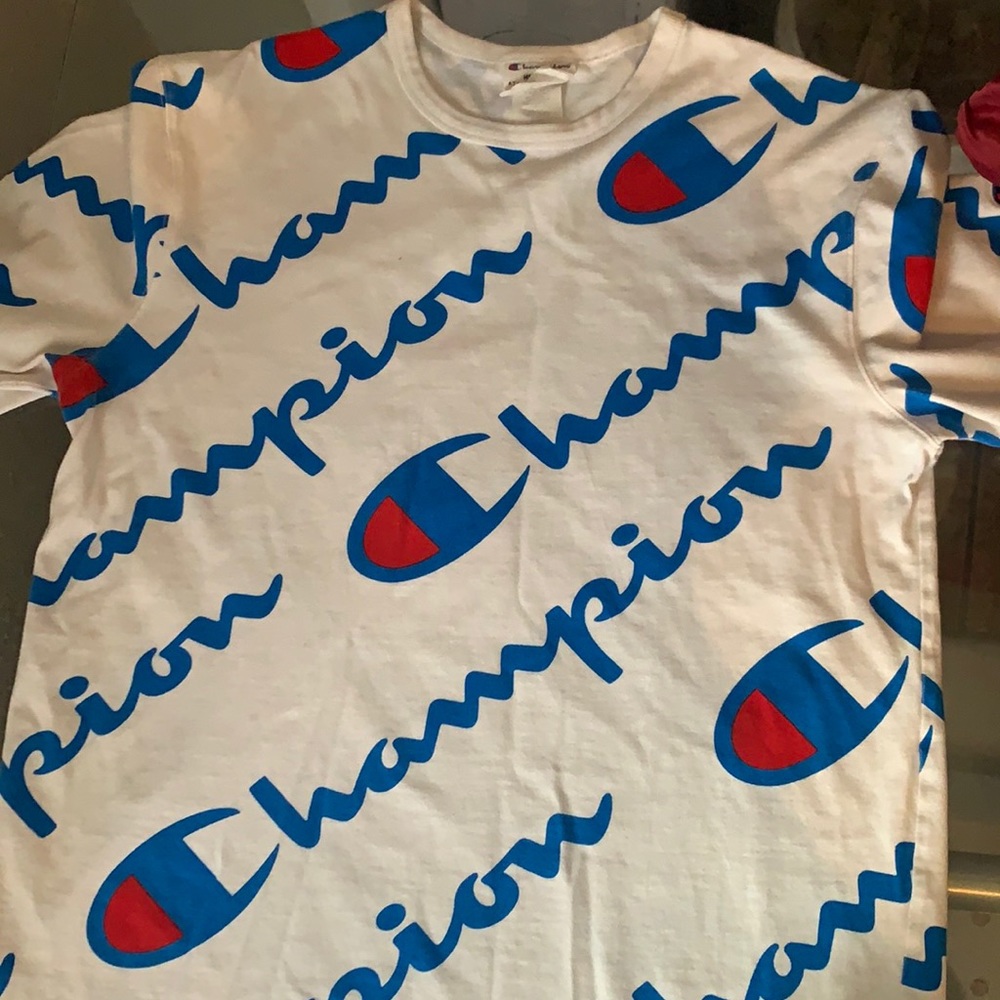 Champion T shirt ⚪️🔵🔴